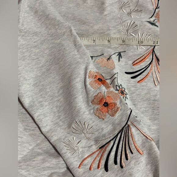 Summer & Sage Woman's Sweater size Small. - Picture 16 of 16